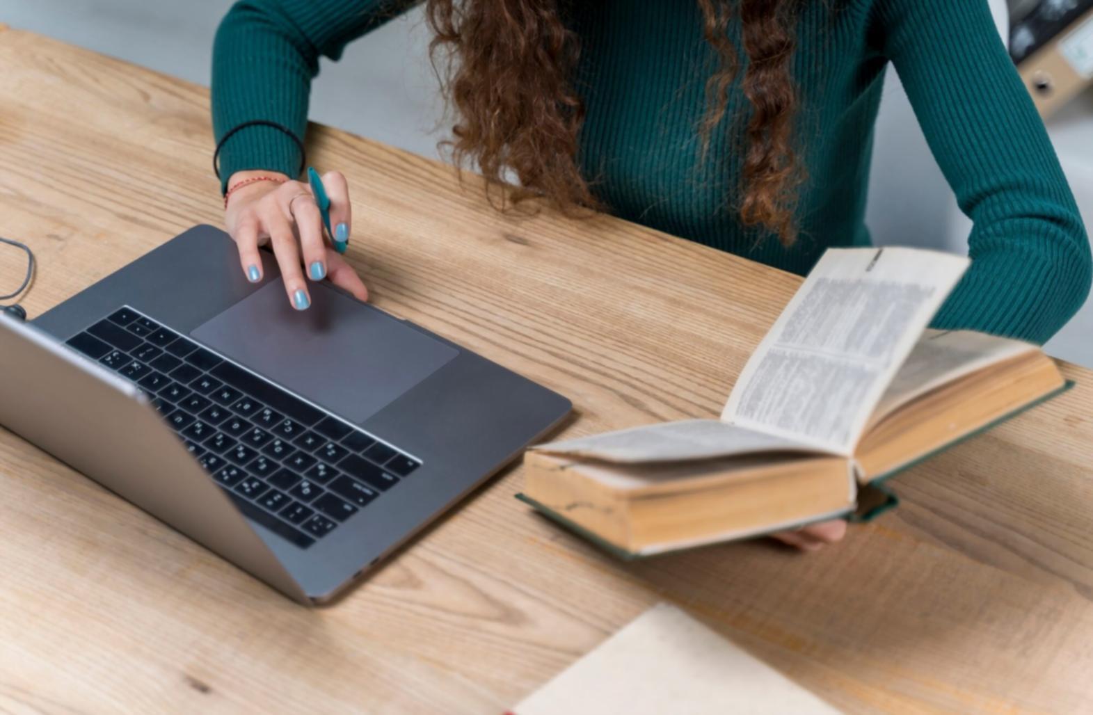 Espace de formation moderne avec équipements professionnels